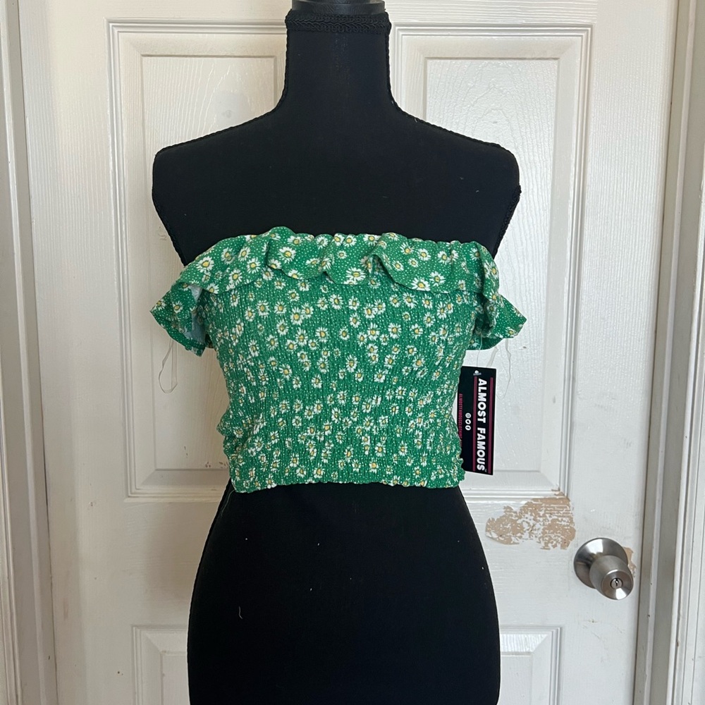 Almost Famous Green Floral Smocked Off-Shoulder Crop Top with Ruffle Trim L, S